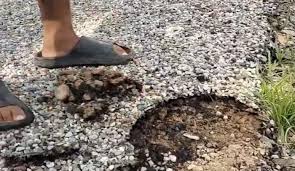 प्रदेश सरकारले पुर्नवासमा बनाउन लागेको कालोपत्रे सडक गुणस्तहिन