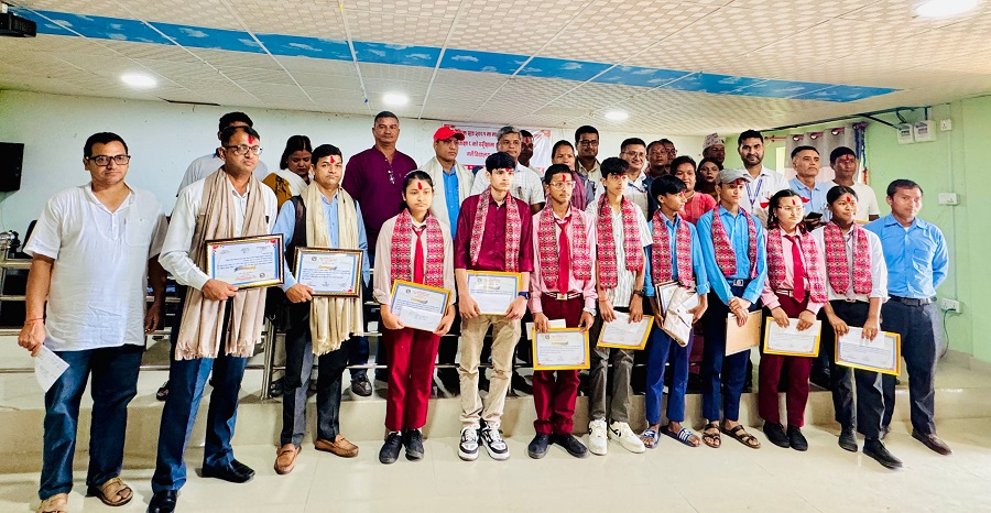 कैलालीको घोडाघोडी नगरपालिकाद्वारा एसइईमा उत्कृष्ट नतिजा ल्याउनेलाई सम्मान