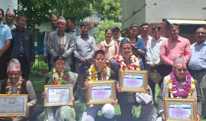 बझाङका तीन जना कृषकलाई भीमदत्त उत्कृष्ट कृषक पुरस्कार