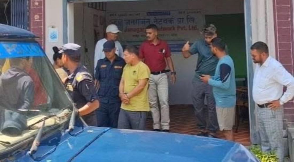 नक्कली नोट र लागूऔषधसहित एक जना पत्रकार पक्राउ