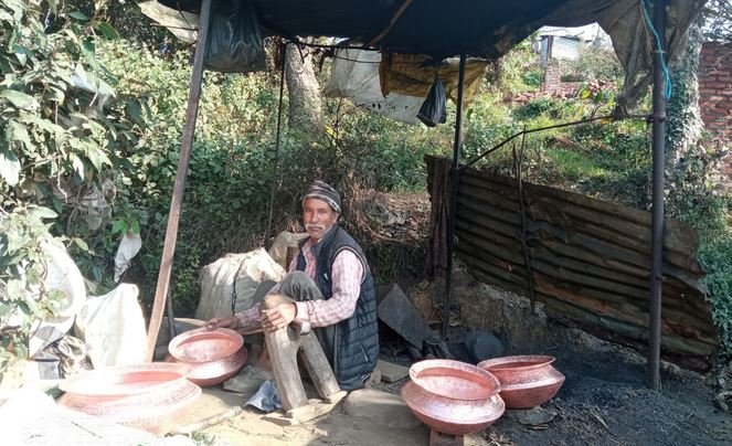 तामाका भाँडा बनाउने पेसा विस्थापित हुँदै !