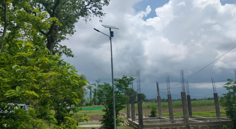 शुक्लाफाँटामा सेन्सरयुक्त सौर्यबत्ती जडान