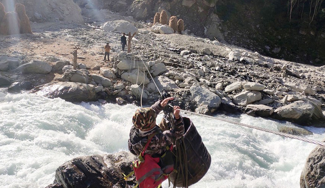 दार्चुलामा तुइन तर्ने क्रममा महाकाली नदीमा खसेर एक जना पुरुष बेपत्ता