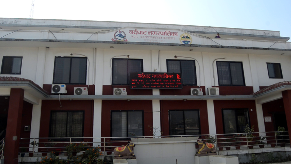 बर्दघाट नगरमा सामुदायिक विद्यालयमा पढ्ने विद्यार्थीलाई दुर्घटना राहत कोष