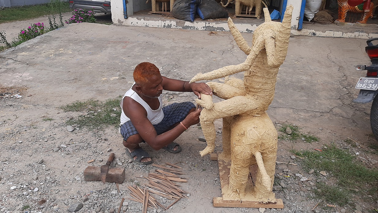 धनगढीमा विश्वकर्माको मूर्ति बनाउन भ्याइनभ्याइ