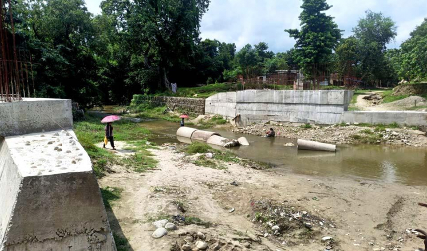 हुलाकी राजमार्गका पाँच पुल निर्माणमा बजेट अभाव