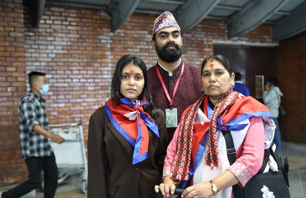 बिपिन जोशीका आमा र बहिनी इजरायल प्रस्थान