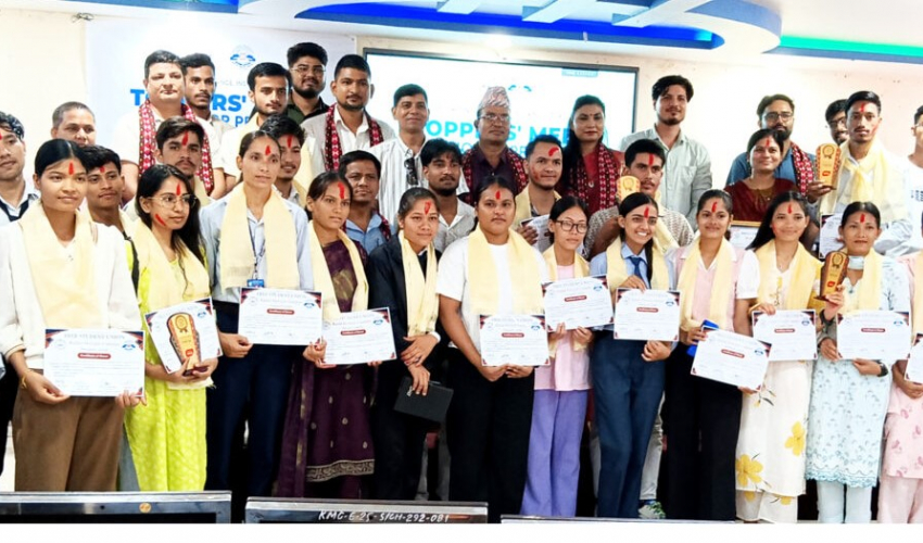 कैलाली बहुमुखी क्याम्पसका उत्कृष्ट विद्यार्थीहरु सम्मानित