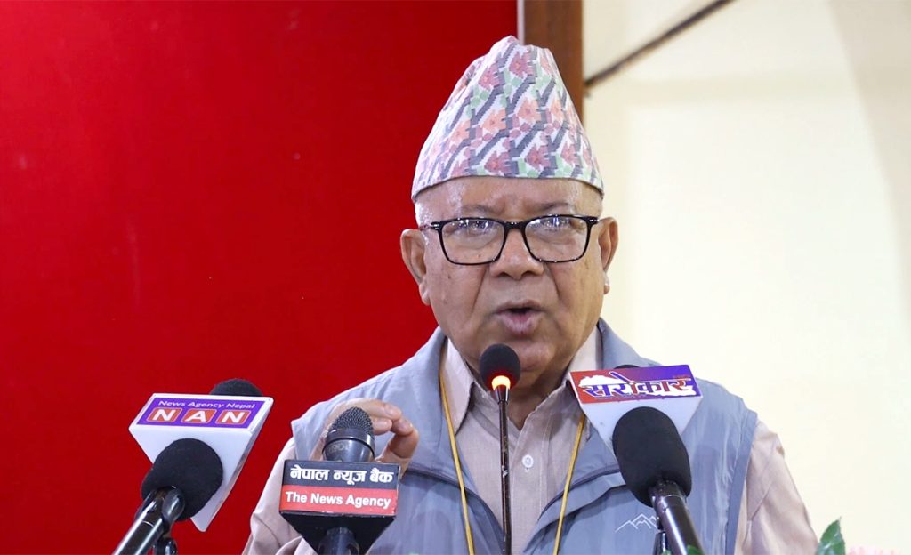 झलनाथ लक्षित माधव नेपालको टिप्पणी : ओलीजीको सेवा गरेर बसे भइहाल्थ्यो नि