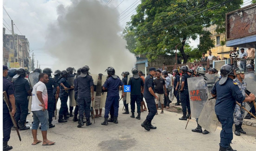 वीरगन्ज कारागारका कैदीको मृत्यु भएपछि नारायणी अस्पताल परिसरमा नाराबाजी