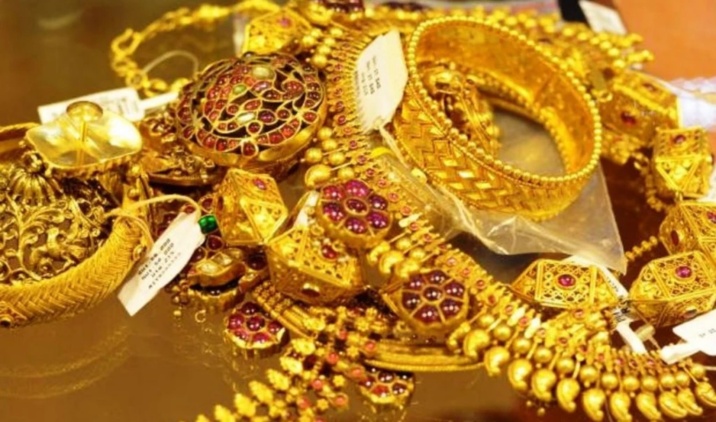 सुनचाँदीको मूल्य घट्यो, आज कतिमा हुँदैछ कारोबार ?