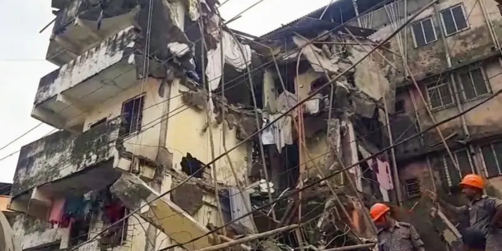 महाराष्ट्रमा घर भत्किँदा १५ जनाको मृत्यु