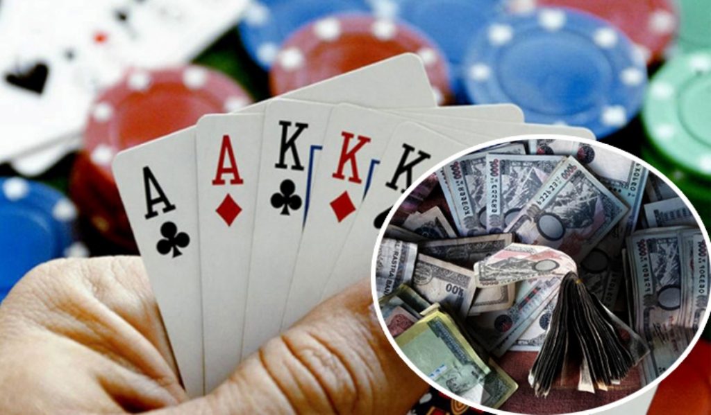 डडेल्धुराबाट  ३७ हजार ७८५ नगदसहित ५ जना जुवाडे पक्राउ