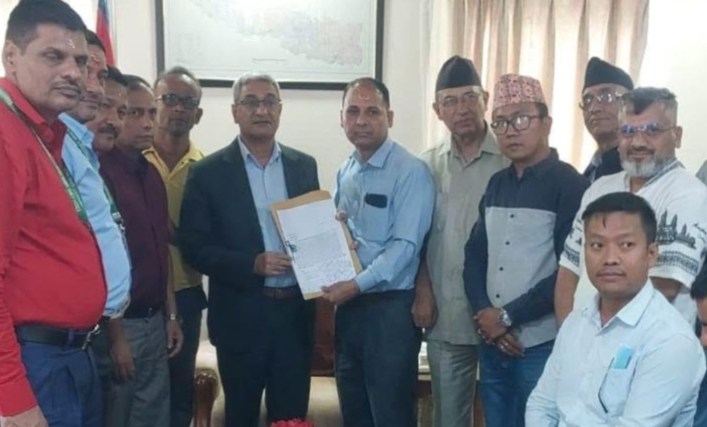 जीबी राईलाई पक्राउ गर्न माग गर्दै सहकारीका बचतकर्ताले भेटे गृहमन्त्री