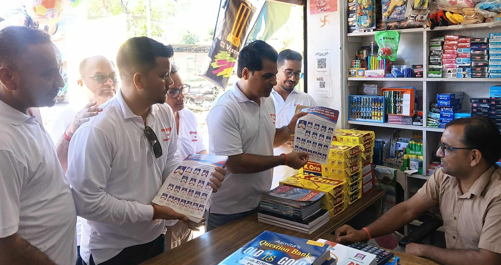 कैलाली उद्योग वाणिज्यको निर्वाचन : मतदाता भेट्नमा व्यस्त ओझा प्यानल