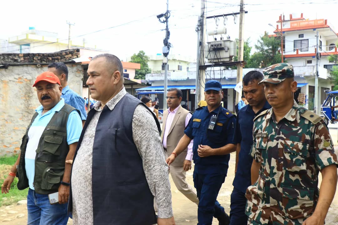 मुख्यमन्त्री शाहद्धारा जलेका सरकारी भवनको स्थलगत अनुगमन