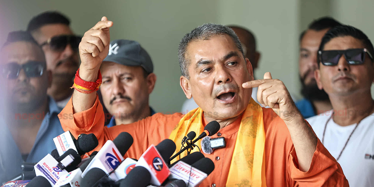 दुर्गा प्रसाईंको मागः राष्ट्रपति र संविधान दुवै निलम्बन गरेर सेनाले अन्तरिम सरकार घोषणा गर्नुपर्छ