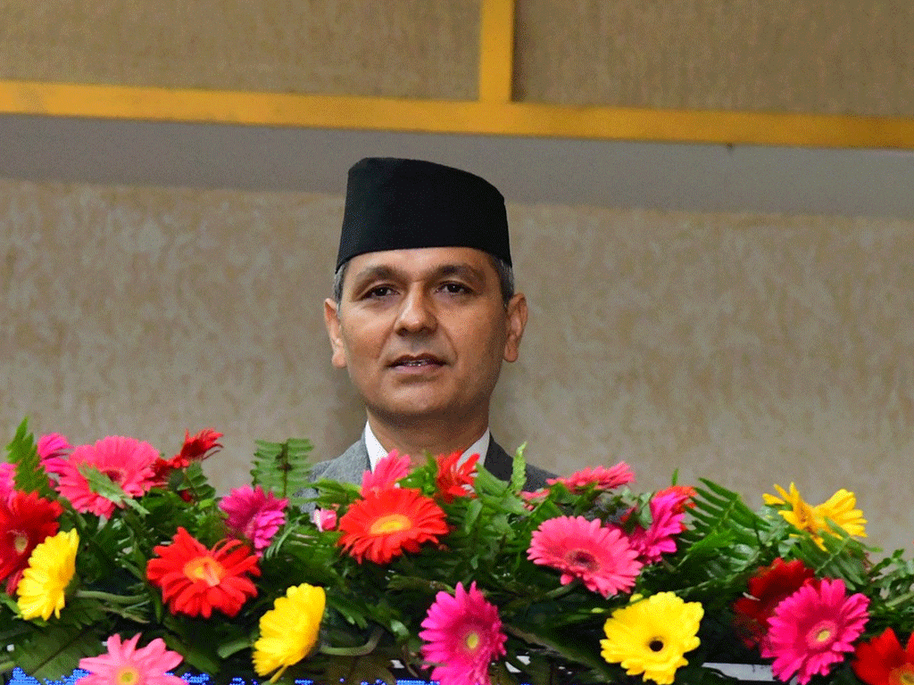 कार्यक्षेत्रमा थप उच्च मनोबल र हौसलाका साथ परिचालित हुन सशस्त्र प्रहरीलाई गृहमन्त्री अर्यालको निर्देशन