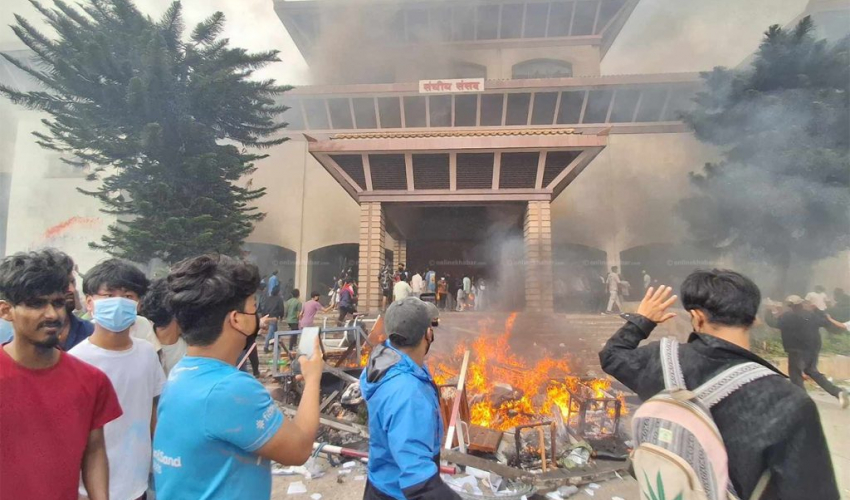 राज्यका तीनै अंगः संसद, सिंहदरबार र सर्वोच्च अदालत आन्दोलनकारीको नियन्त्रणमा
