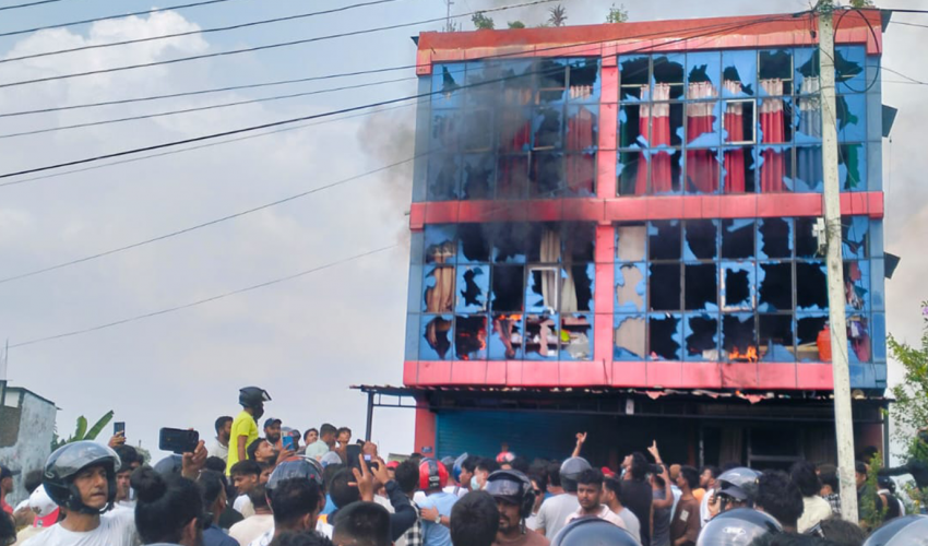 सुदूरपश्चिमका पूर्व मुख्यमन्त्री रावलको घरमा पनि तोडफोड र आगजनी