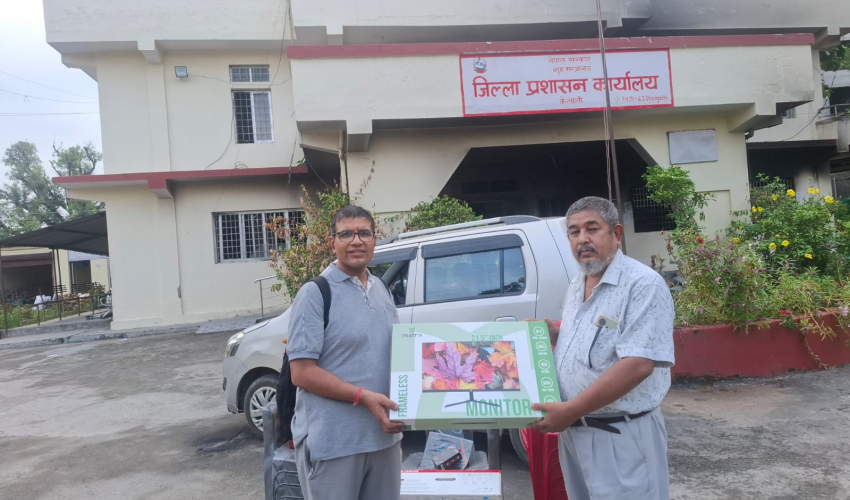 धनगढीको एरिष्टो स्कुलले गर्‍यो प्रशासनलाई डेढ लाख मूल्य बराबरको समान सहयोग