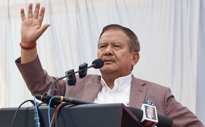 भाटभटेनी सञ्चालक मीनबहादुर गुरुङ भन्छन्: ‘कर्मचारीहरूलाई दसैँ बोनस पनि दिन्छु, फेरि उभिन मिहिनेत गर्छु’