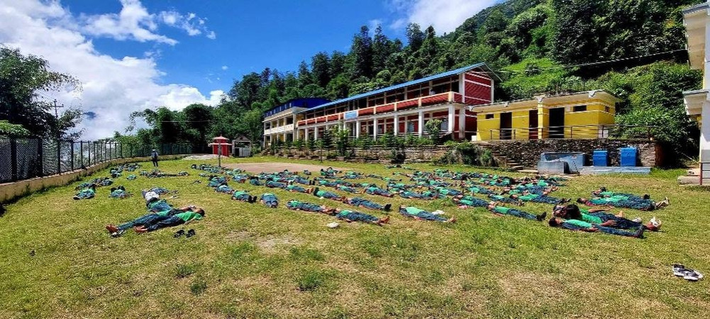 विद्यालयमा नयाँ अभ्यास : कक्षा सुरु हुनुअघि अनिवार्य योग–ध्यान