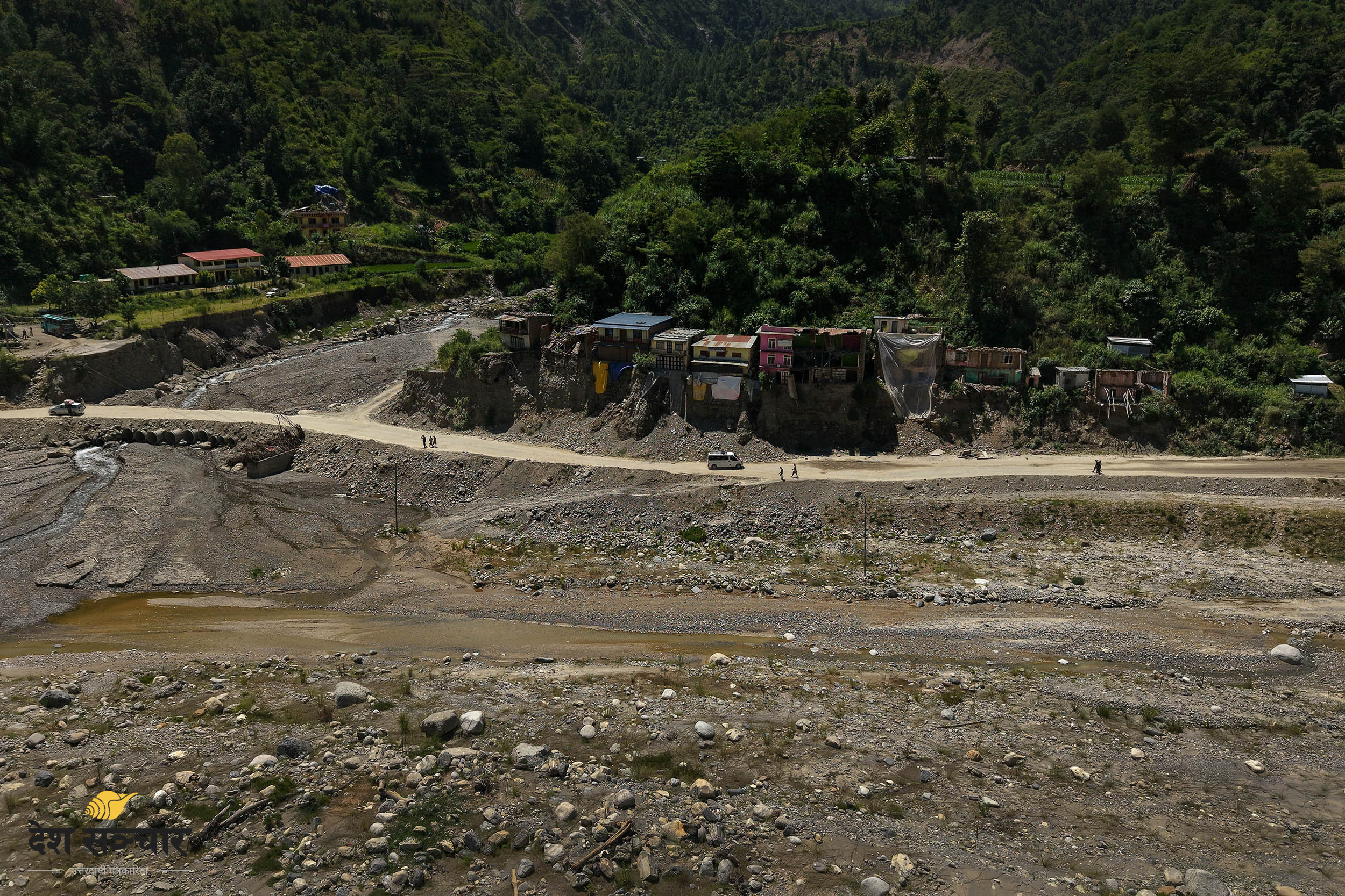 अस्थायी ‘डाइभर्सन’ बनाएर बिपी राजमार्ग सञ्चालनमा जुट्यो सरकार