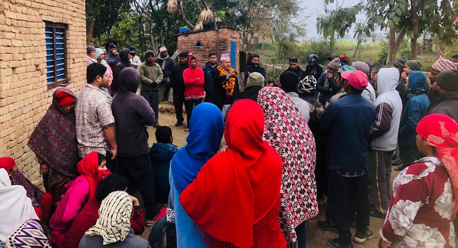 मतदातासँग प्रत्यक्ष संवादमा उम्मेदवार शंकर पोखरेल