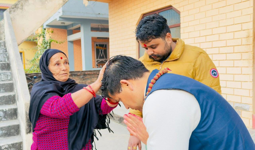 कैलाली–५ मा रास्वपाका चन्दको चुनावी अभियान, सहिद जोशीको घरबाट प्रचारको सुरुआत