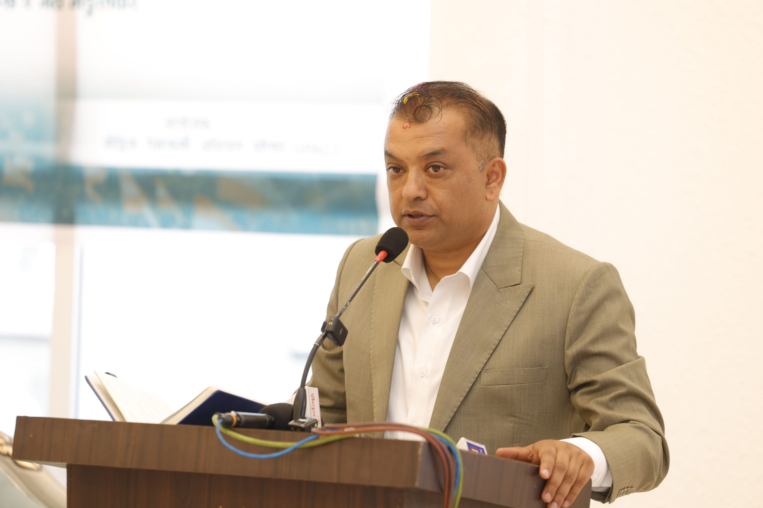 पार्टी कार्यालय जानेबारे छलफल गर्दै कांग्रेस सभापति गगन थापा