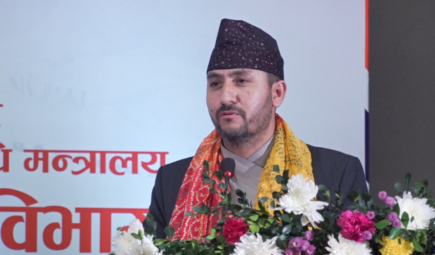 सञ्चार मन्त्री जगदीश खरेल राजीनामा दिँदै, रास्वपाबाट चुनाव लड्ने