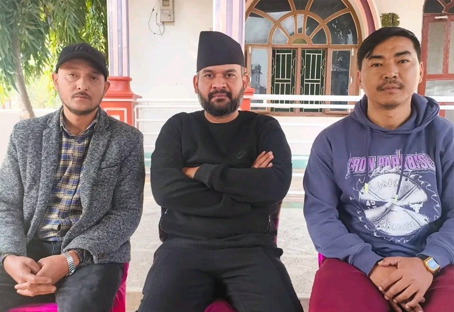 ओलीको क्षेत्रमा एमालेको युवा संघका शीर्ष नेताहरू नै रास्वपा प्रवेश