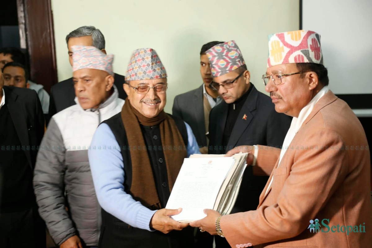 आधिकारिकता दाबी गर्दै कार्यवाहक सभापति खड्काले आयोगमा बुझाए विवरण