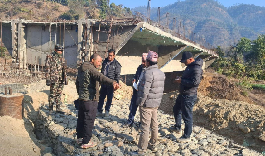 डडेल्धुरामा १२ वर्षदेखि अलपत्र मोटरेबल पुल