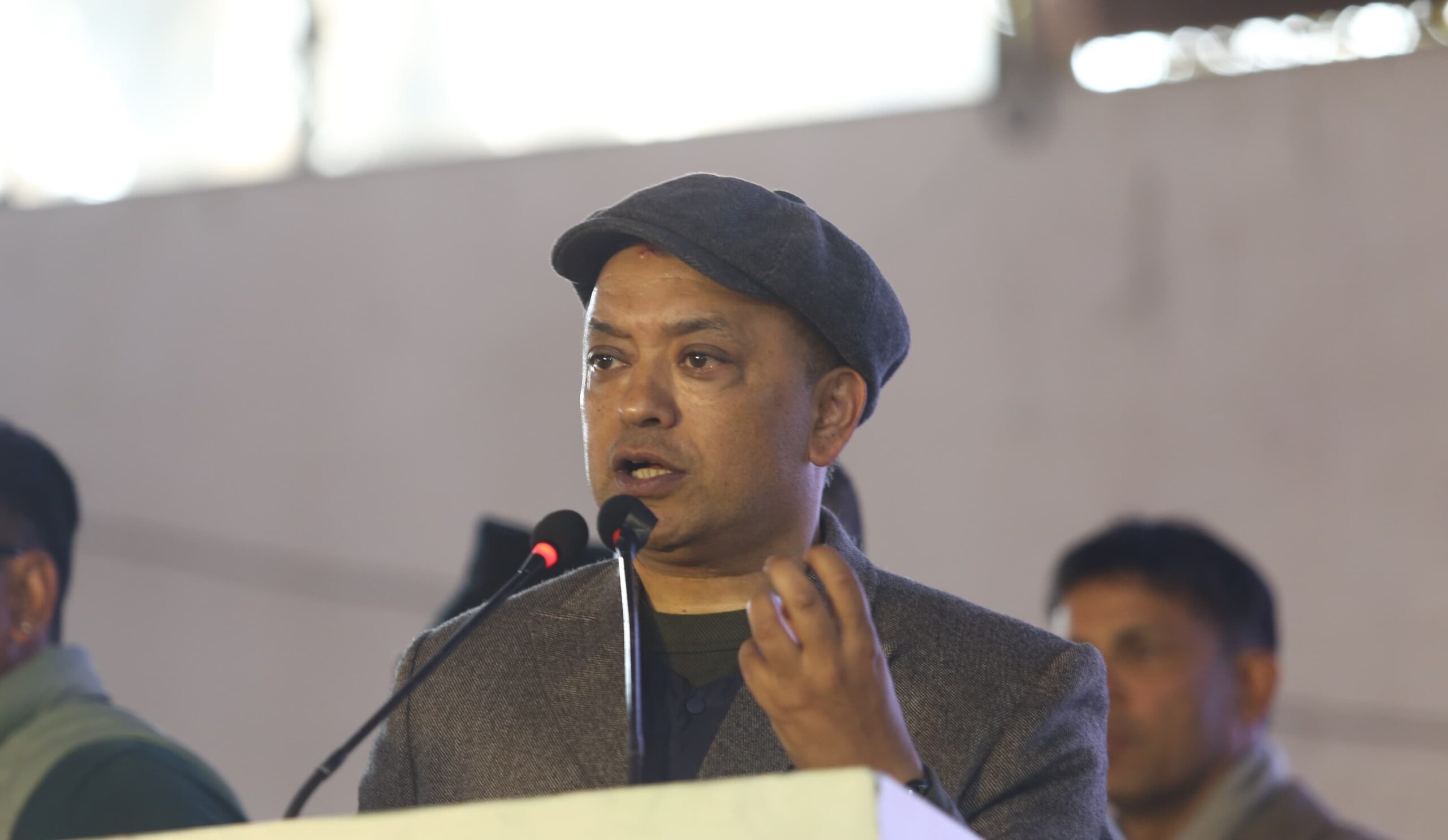 कांग्रेस फुटेको छैन, एक छ, हामीसँगै छ : गगन थापा