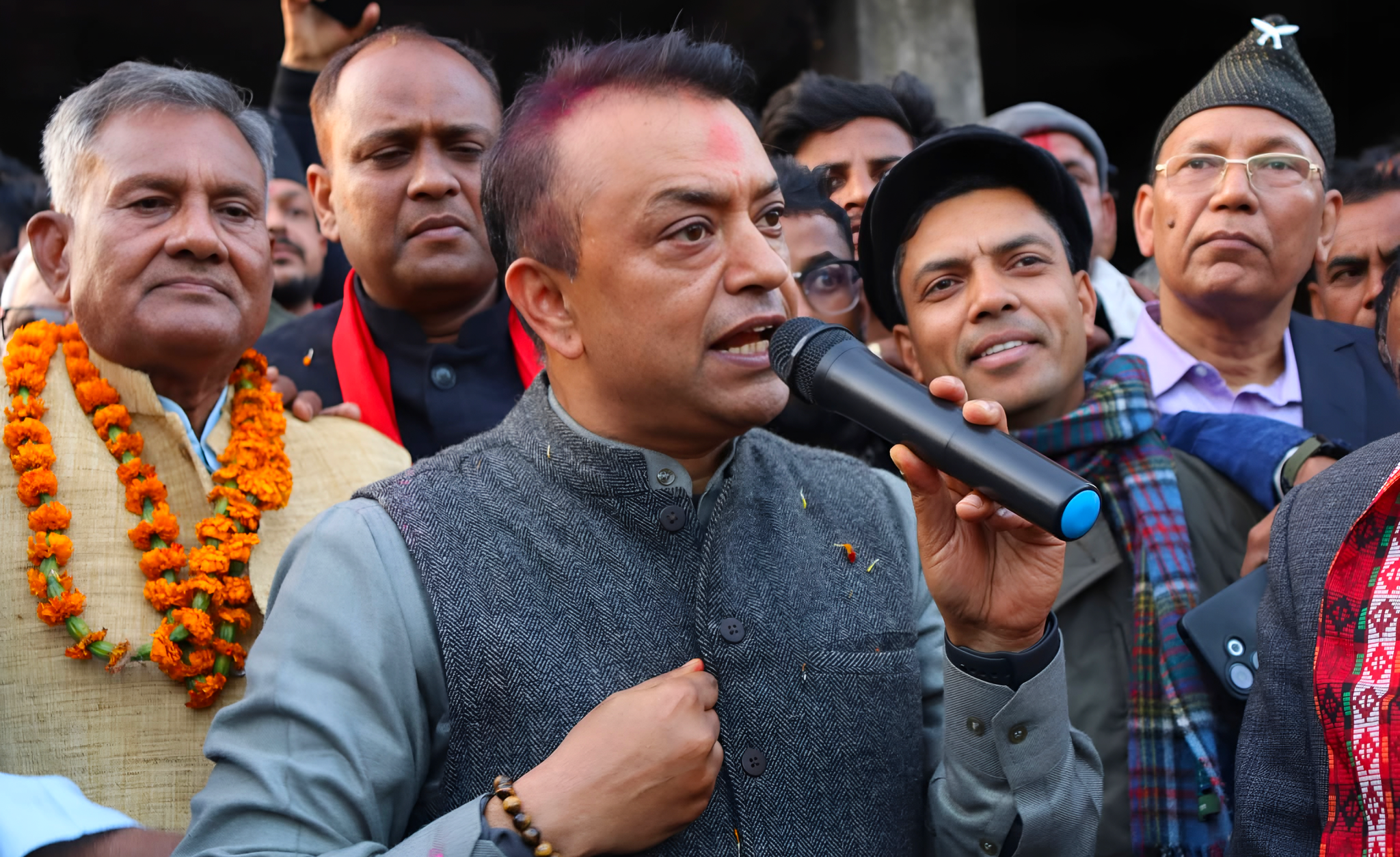 धनुषा पुगेर गगनले भने– अबको पाँच वर्ष कांग्रेसले मधेसका मुद्दा जुरुक्क बोक्छ