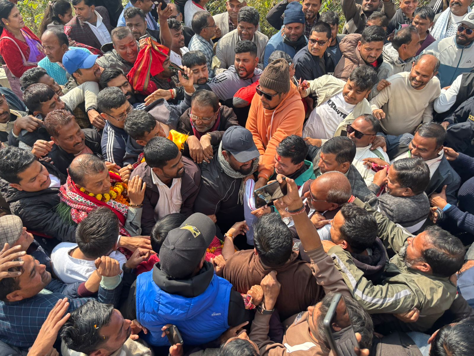 सर्लाही पुगे गगन थापा (तस्बिरहरू)