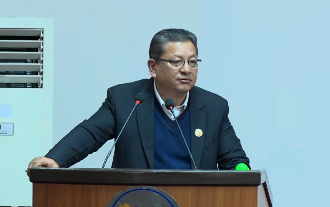 निर्वाचनको जिम्मेवारी बोकेका मन्त्रीहरू मैदान छाडेर भागे : सांसद श्रेष्ठ