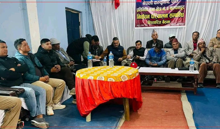 घरदैलो अभियानमा भ्याइनभ्याइ उम्मेदवार