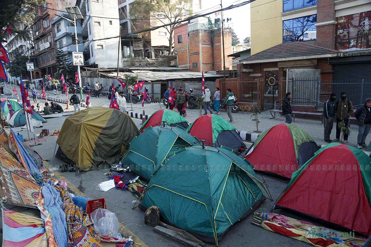 त्रिपाल ओतिरहेको माइतीघर (तस्बिरहरू)