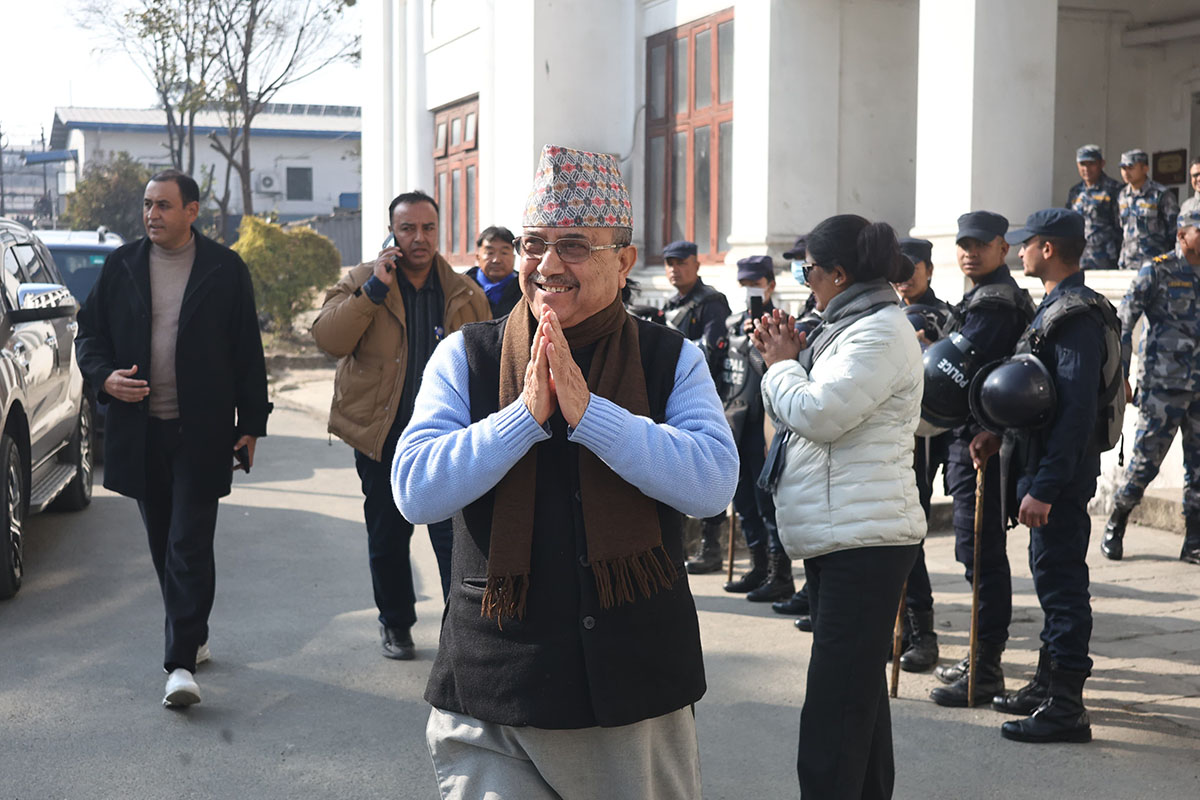 आयोगबाट खड्काले भने- गगन र विश्व कांग्रेसको साधारण सदस्य पनि छैनन्