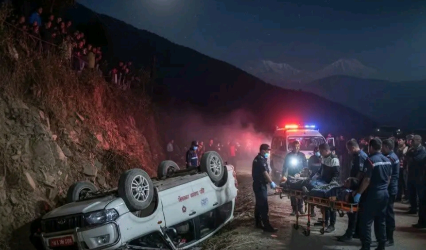 डडेल्धुरामा निर्वाचन कार्यालयको गाडी दुर्घटना, ५ घाइते