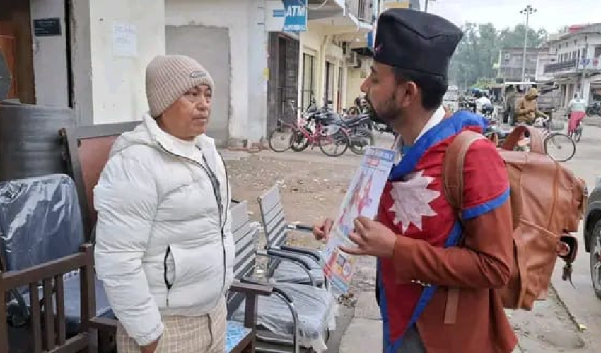 झोला बोकेर भोट माग्दै कञ्चनपुर-१ का स्वतन्त्र उम्मेदवार सिंह