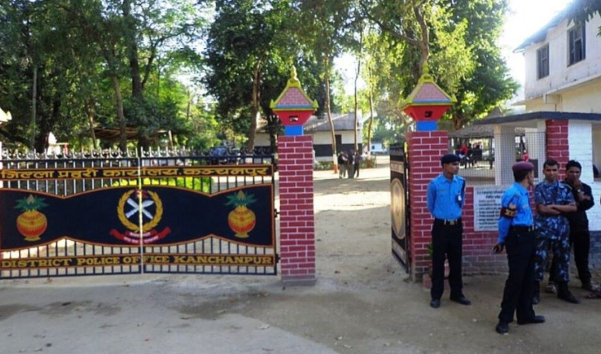 कञ्चनपुरबाट भन्सार छलि गरिएकाे स्कुटरसहित साढे ३ लाख बराबरका सामान बरामद  