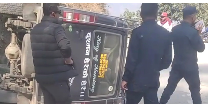 सुमो दुर्घटना हुँदा तीन जना घाइते