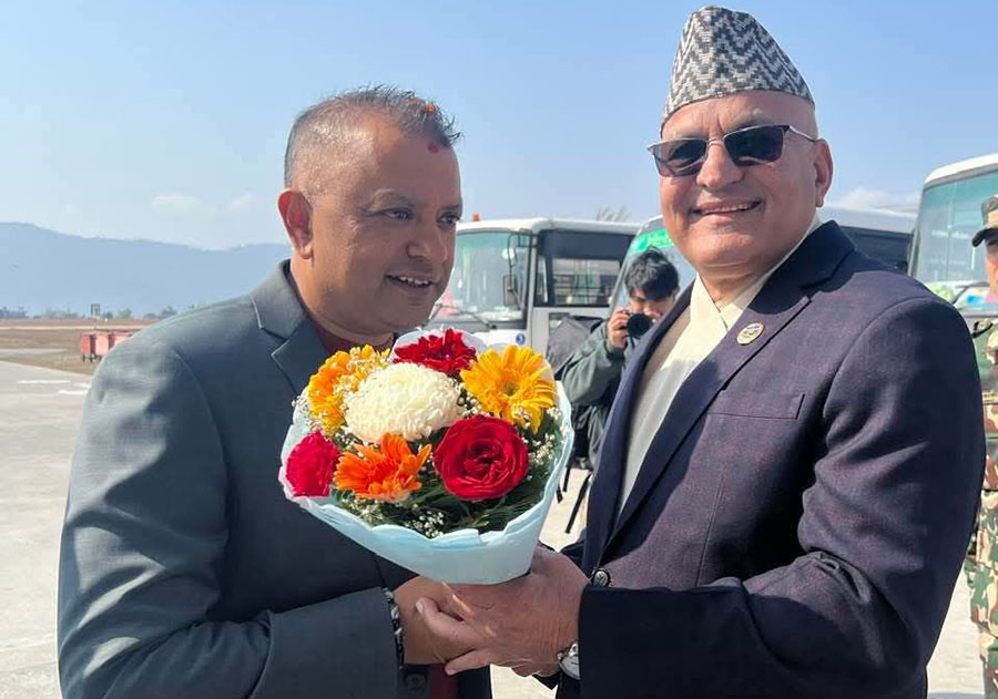 कांग्रेस सभापति थापा पोखरामा, मुख्यमन्त्री पाण्डेबाट विमानस्थलमा स्वागत