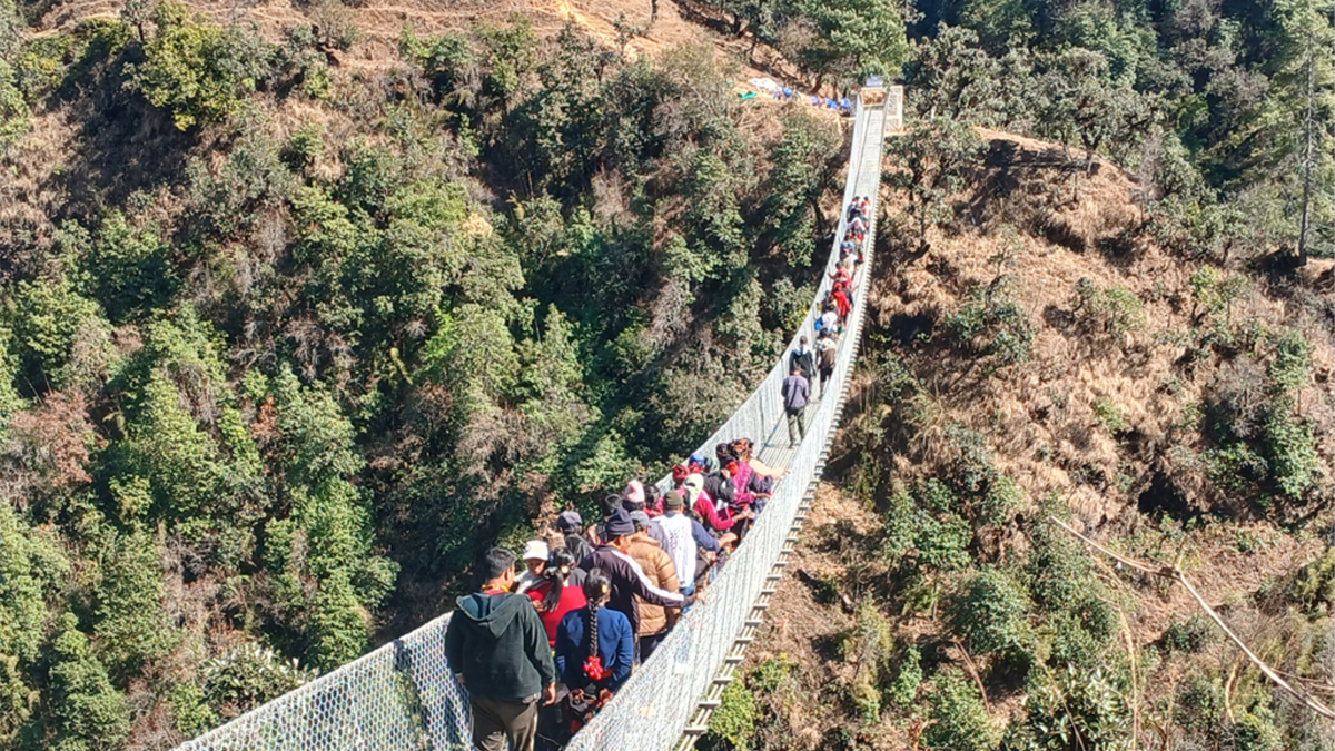 बजार झरेका मतदाता भन्छन्- गाउँमै बस्ने वातावरण बनाइदेऊ