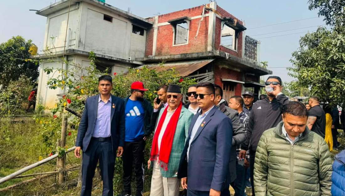 छिमेकीलाई ओलीको जवाफ– बुबालाई घर जलेको कुरा सुनाएको छैन