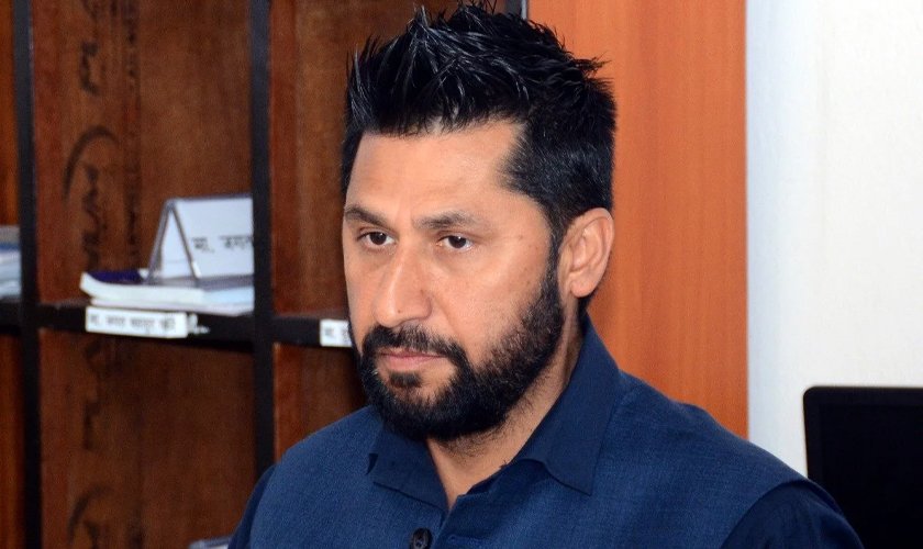 फलोअपका लागि अस्पताल जाँदै रवि, चितवन– २ मा घरदैलो गर्ने तयारी